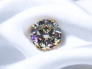 18K Gold Prong Set Gem - Neometal