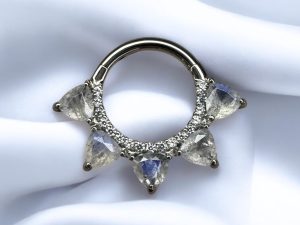 Lucy Labradorite Clicker -Tremun