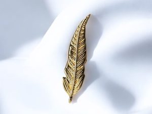 Feather Pin - Tawapa